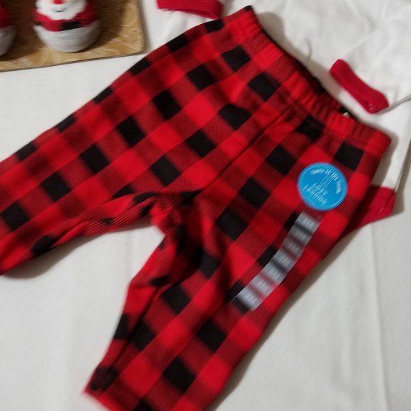 Baby Essentials 0-6 month Hat & Socks, Carter's 3 month cozy Leggings, 0-3 Bodys - Picture 4 of 4